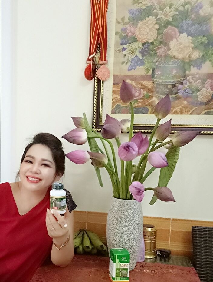 Chị Tuyết Hà da trắng hồng chỉ sau dùng 1 hộp sheep placenta Chị Tuyết Hà da trắng hồng chỉ sau dùng 1 hộp sheep placenta